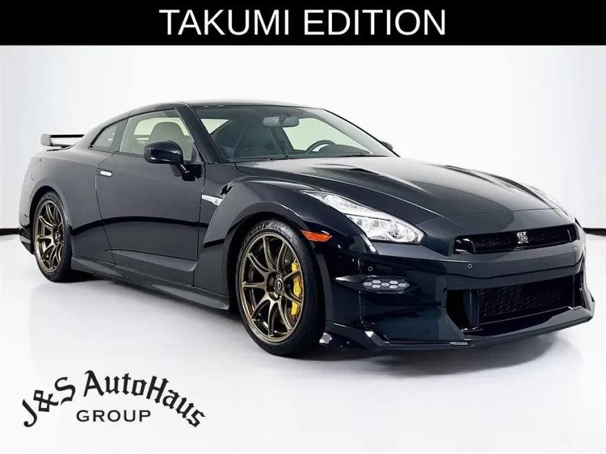 2024 Nissan GT-R T-Spec photo 1