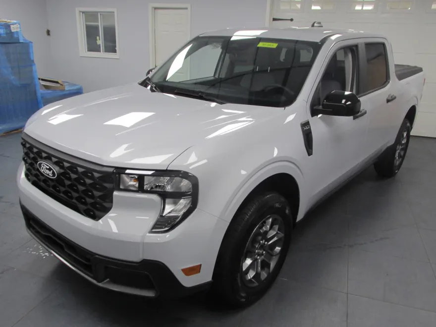 2025 Ford Maverick XLT photo 1