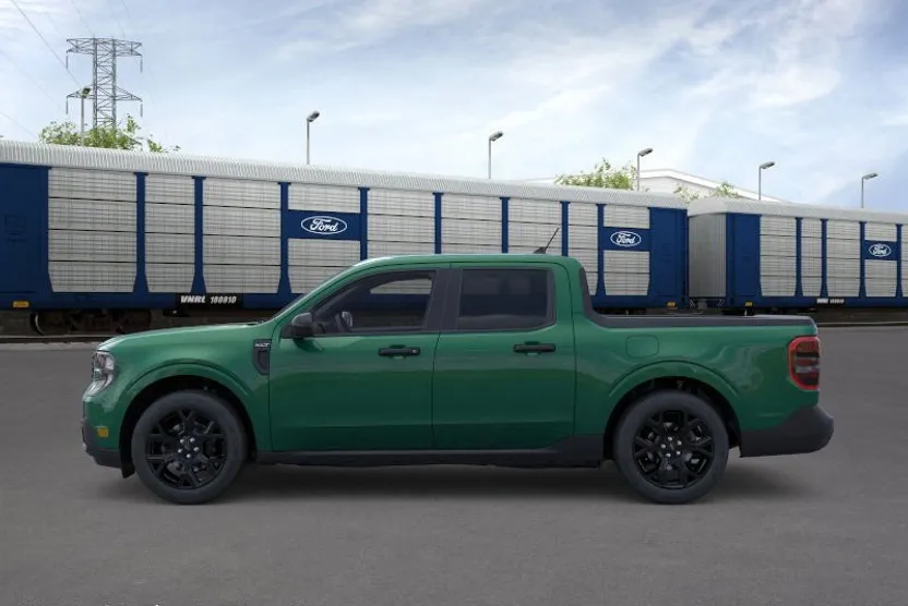 2025 Ford Maverick XLT photo 1