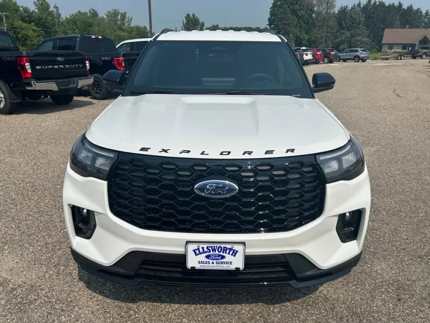2025 Ford Explorer ST-Line photo 1