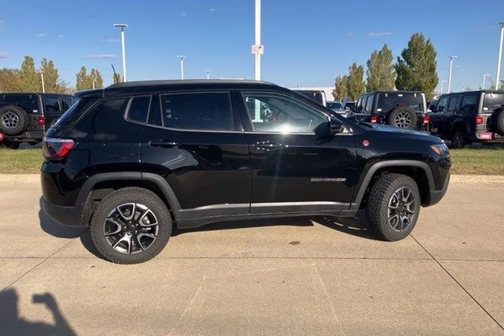 2026 Jeep Compass Trailhawk photo 1