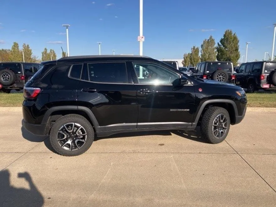 2026 Jeep Compass Trailhawk photo 1