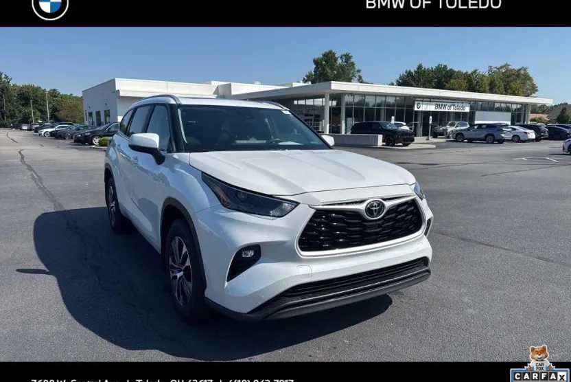2023 Toyota Highlander XLE photo 1