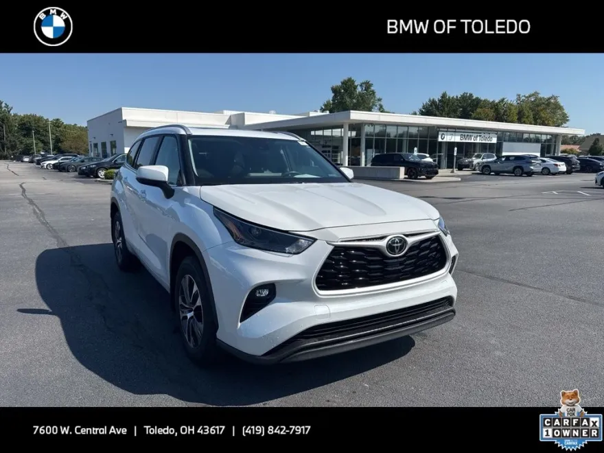 2023 Toyota Highlander XLE photo 1