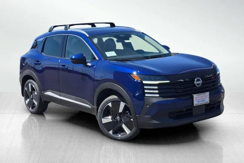 2025 Nissan Kicks SR photo 1