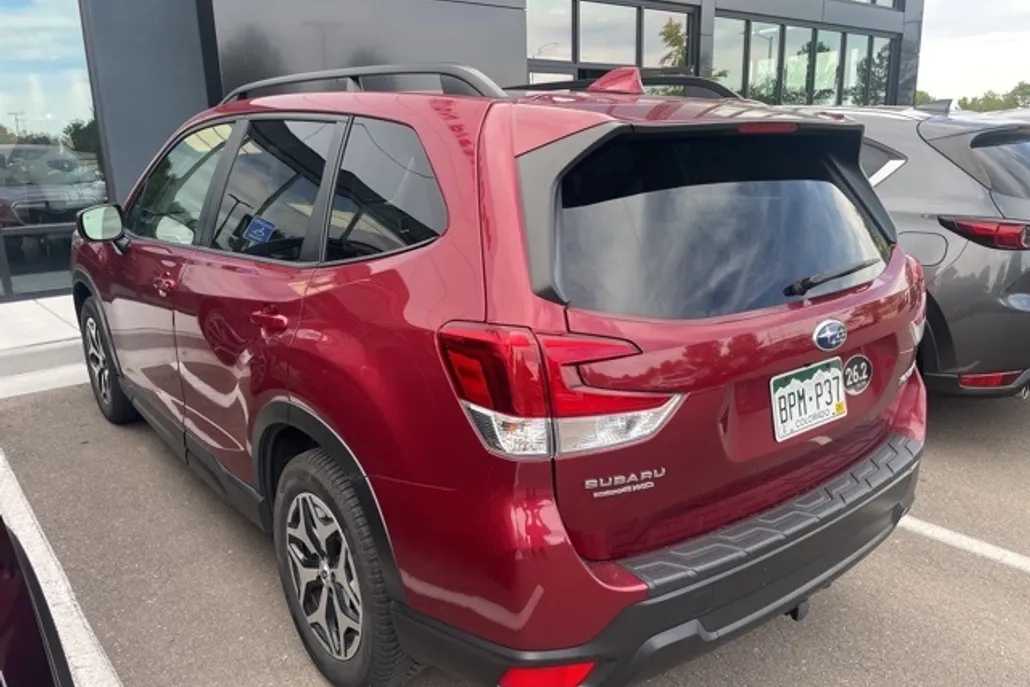 2020 Subaru Forester Premium photo 1