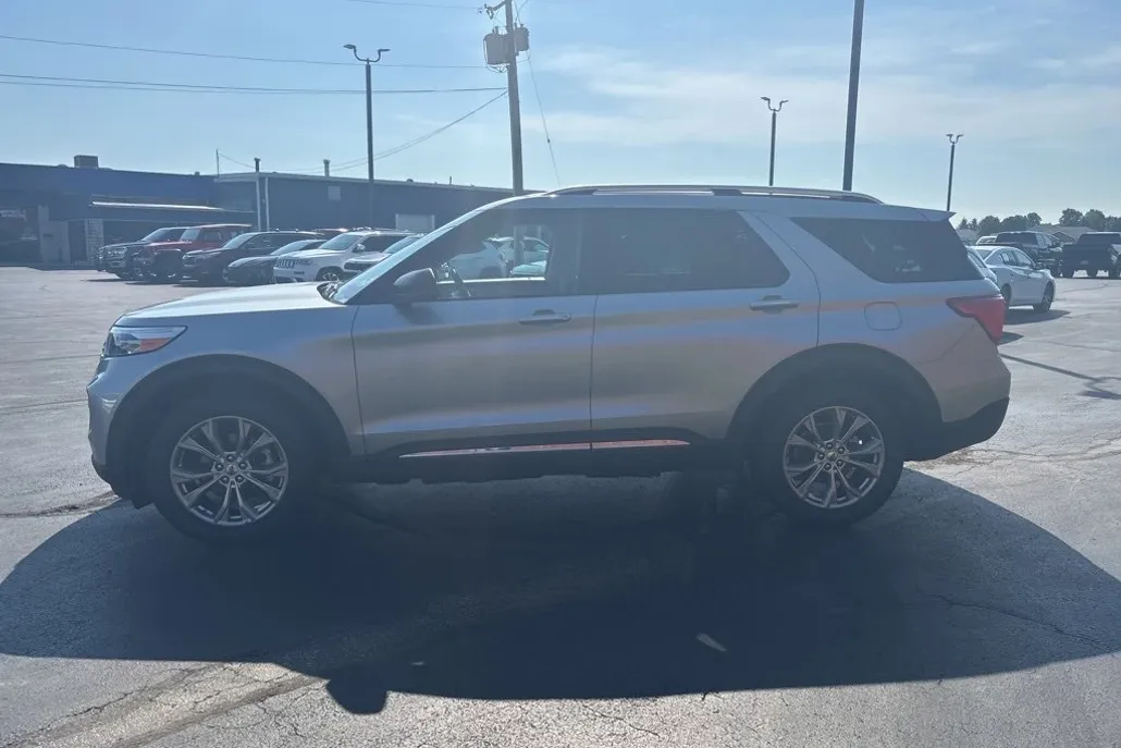 2022 Ford Explorer Limited photo 1