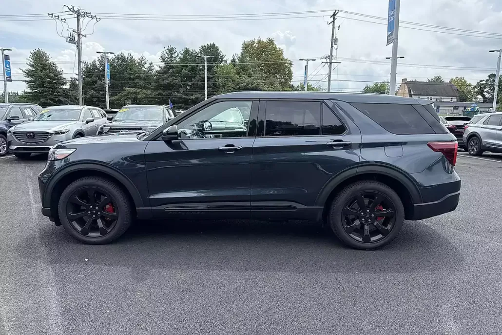 2022 Ford Explorer ST photo 1