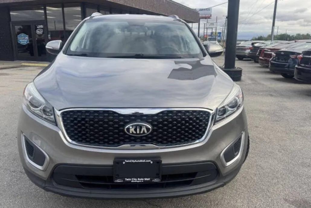 2017 Kia Sorento LX photo 1