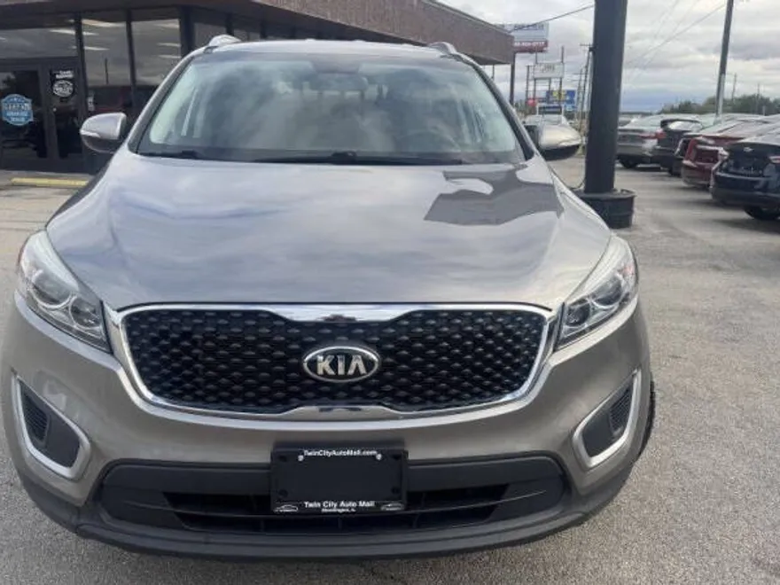 2017 Kia Sorento LX photo 1