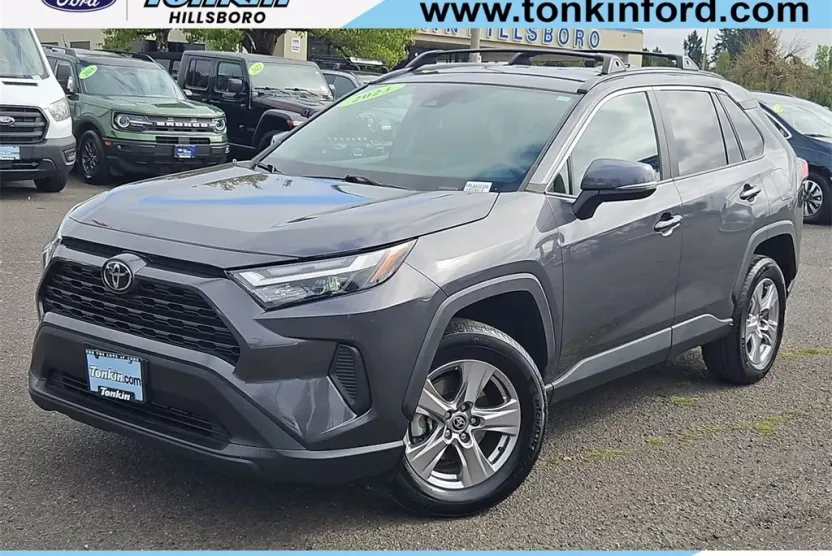 2023 Toyota RAV4 XLE photo 1