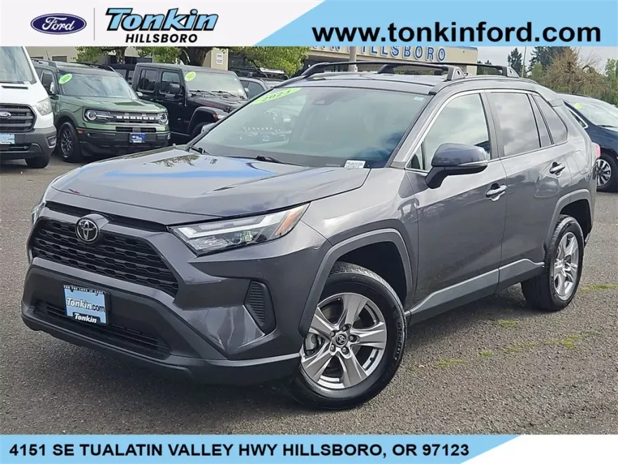 2023 Toyota RAV4 XLE photo 1