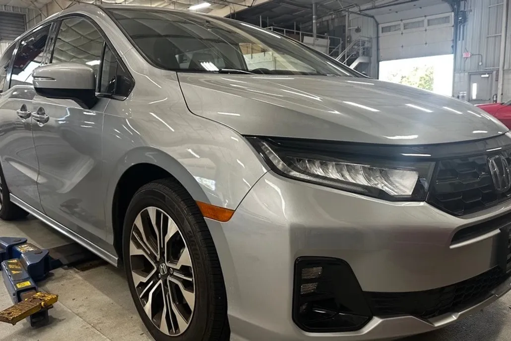 2025 Honda Odyssey Elite photo 1