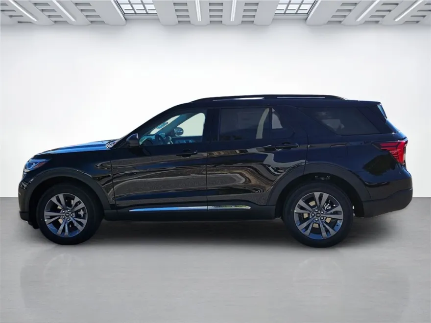 2025 Ford Explorer photo 1