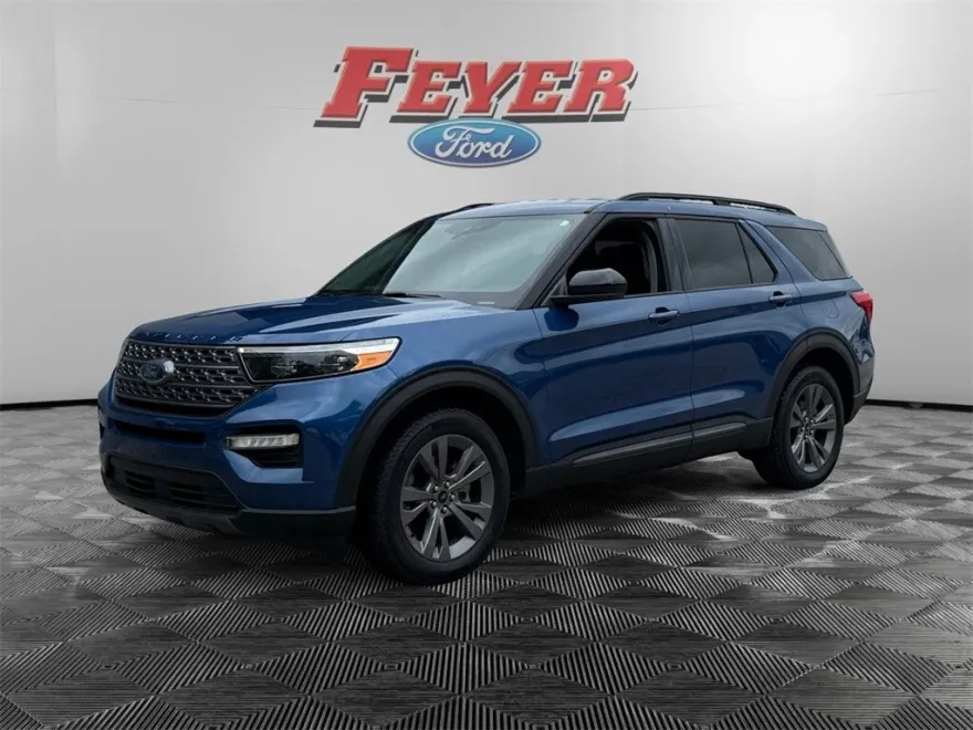 2022 Ford Explorer XLT photo 1