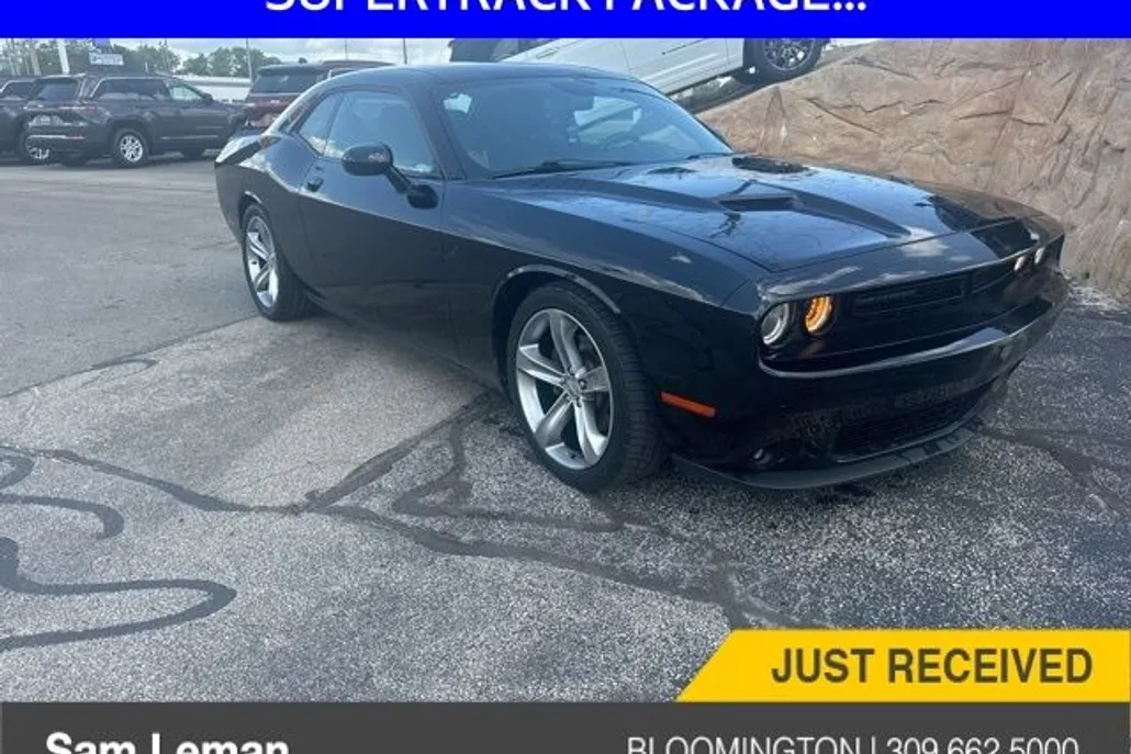 2018 Dodge Challenger SXT photo 1