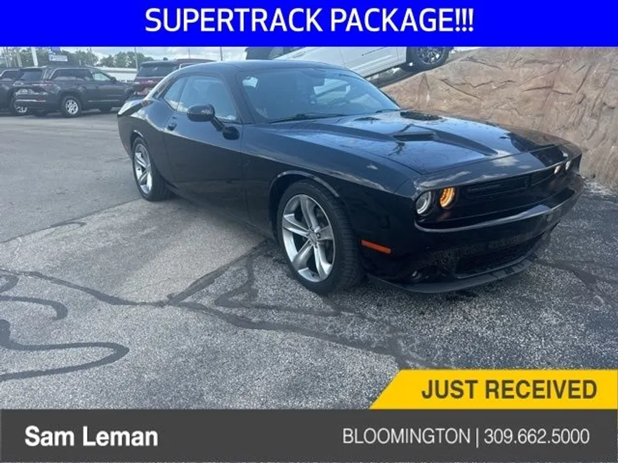 2018 Dodge Challenger SXT photo 1