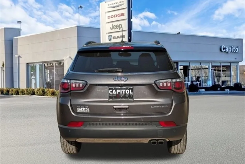2022 Jeep Compass Limited photo 1