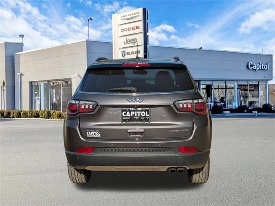 2022 Jeep Compass Limited photo 1