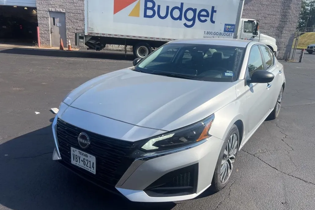 2024 Nissan Altima 2.5 SV photo 1