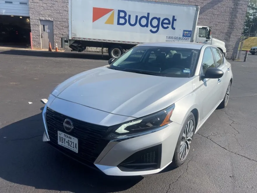 2024 Nissan Altima 2.5 SV photo 1