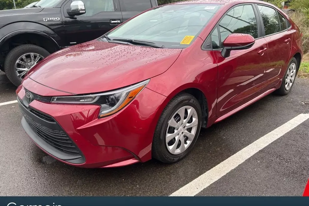 2024 Toyota Corolla LE photo 1