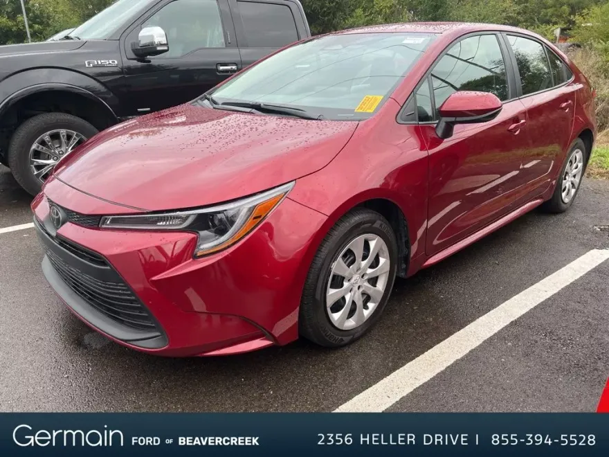 2024 Toyota Corolla LE photo 1