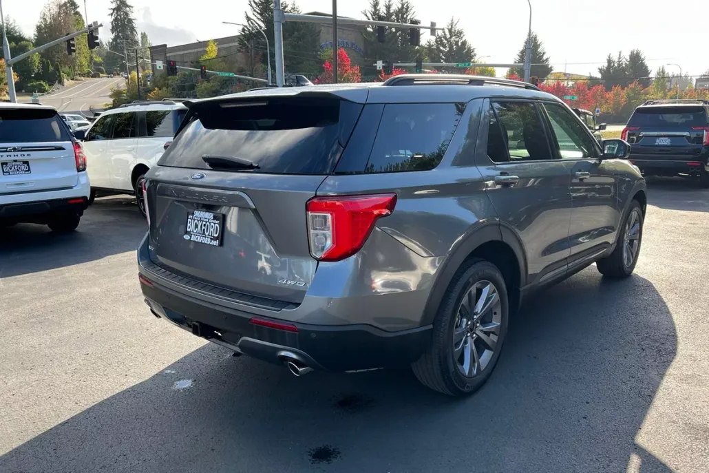 2022 Ford Explorer XLT photo 1