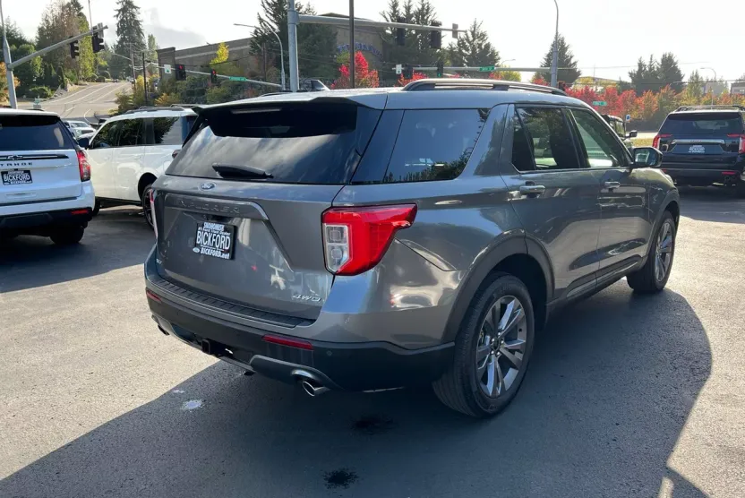 2022 Ford Explorer XLT photo 1