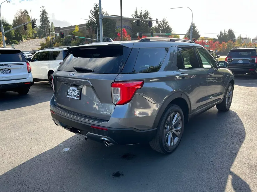 2022 Ford Explorer XLT photo 1