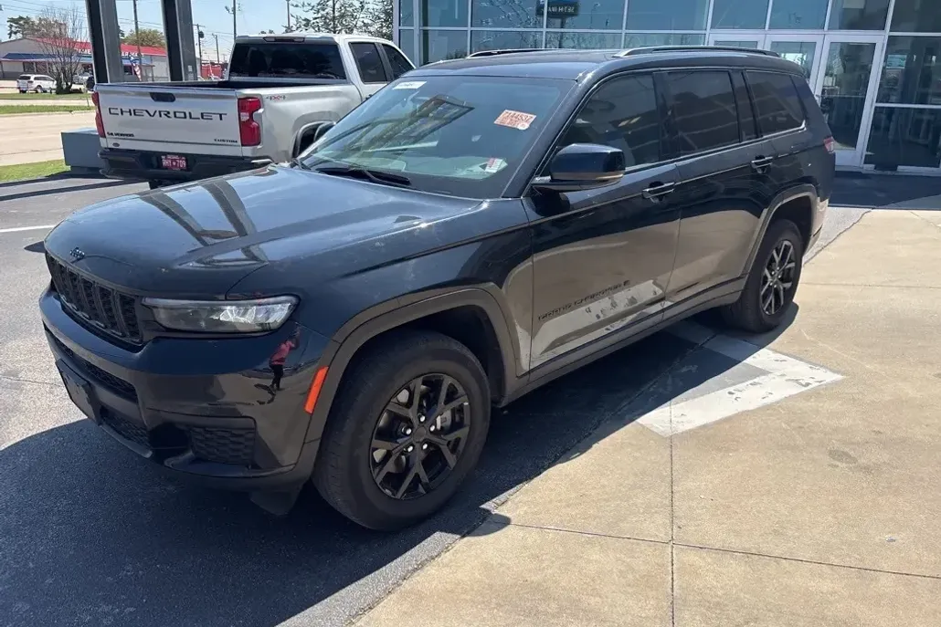 2024 Jeep Grand Cherokee Altitude photo 1