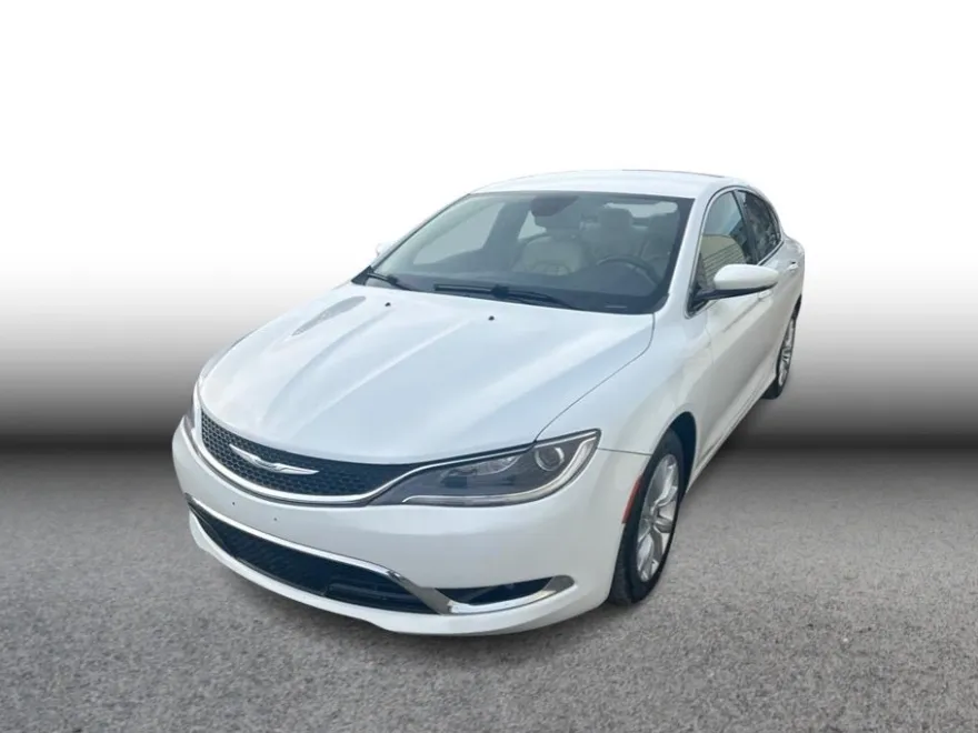 2015 Chrysler 200 photo 1