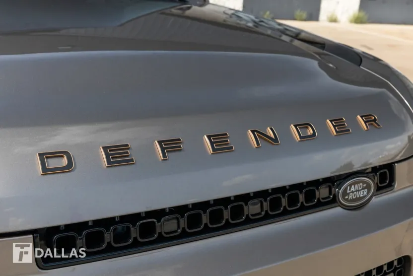 2025 Land Rover Defender 110 V8 photo 1