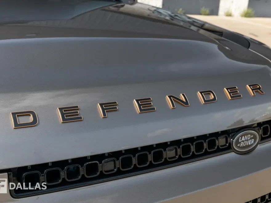 2025 Land Rover Defender 110 V8 photo 1