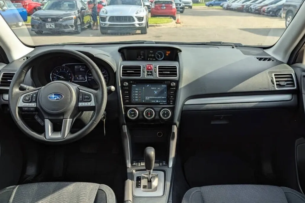 2017 Subaru Forester 2.5i Premium photo 1