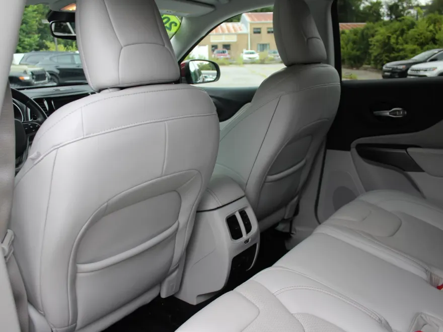 2020 Jeep Cherokee Limited photo 1