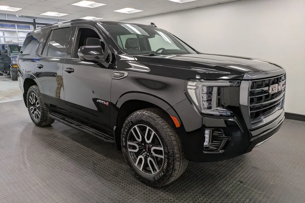 2024 Gmc Yukon AT4 photo 1