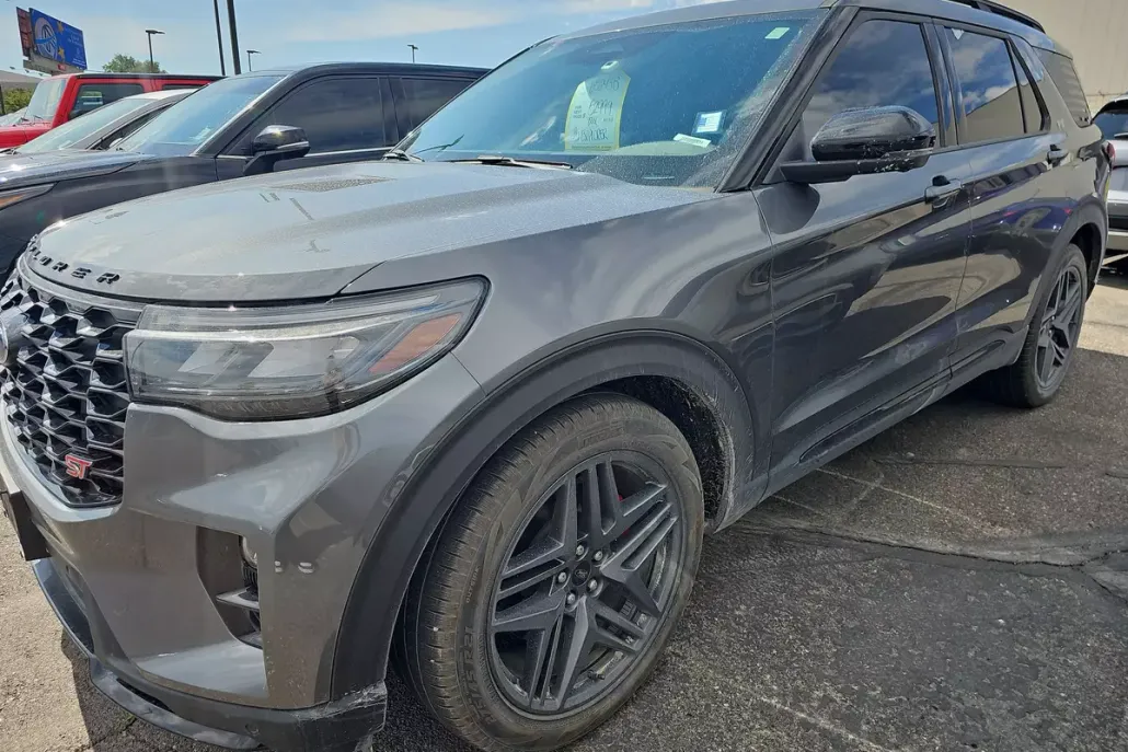 2025 Ford Explorer ST photo 1
