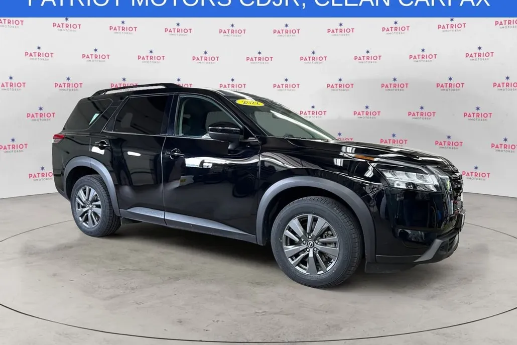 2022 Nissan Pathfinder SV photo 1
