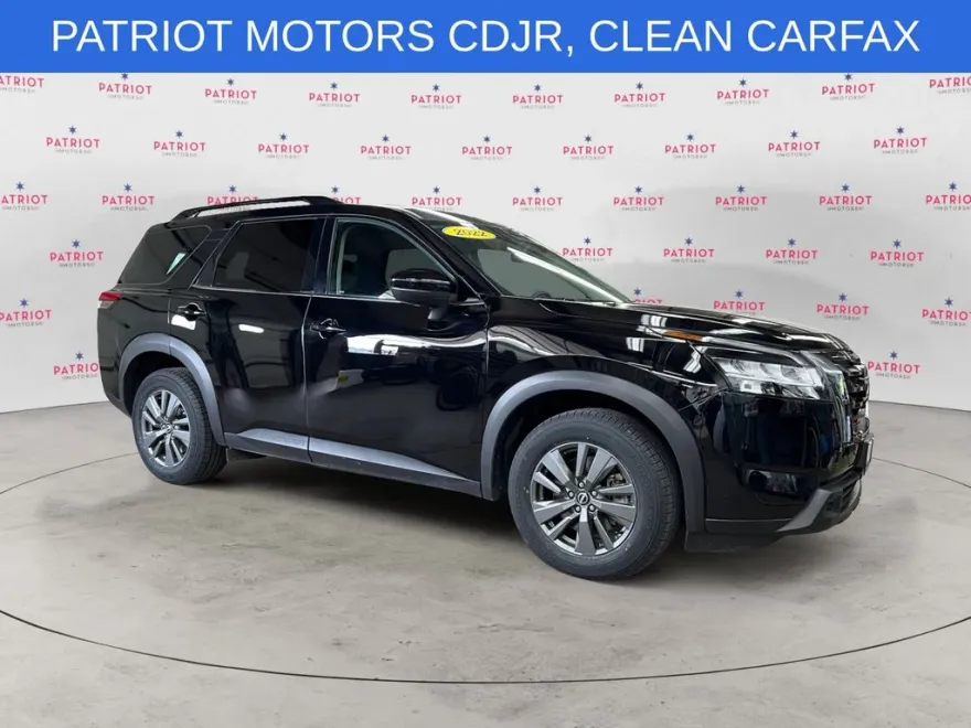2022 Nissan Pathfinder SV photo 1