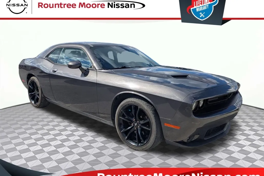 2018 Dodge Challenger SXT photo 1
