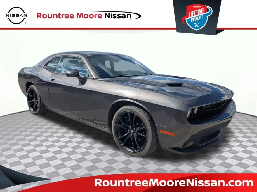2018 Dodge Challenger SXT photo 1