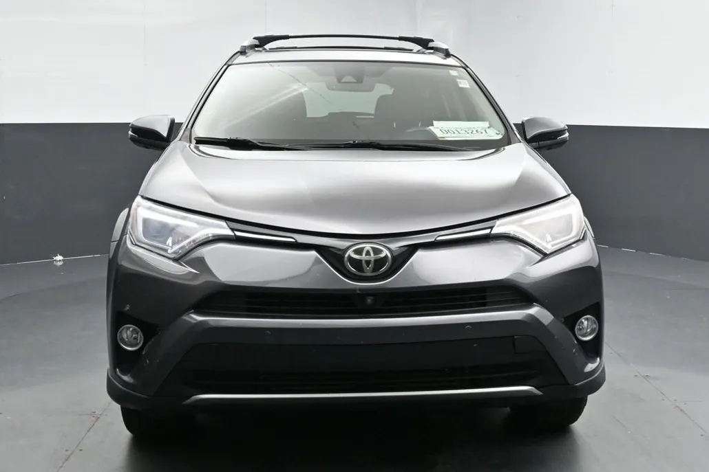 2016 Toyota RAV4 Limited photo 1