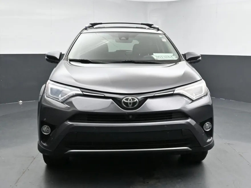 2016 Toyota RAV4 Limited photo 1