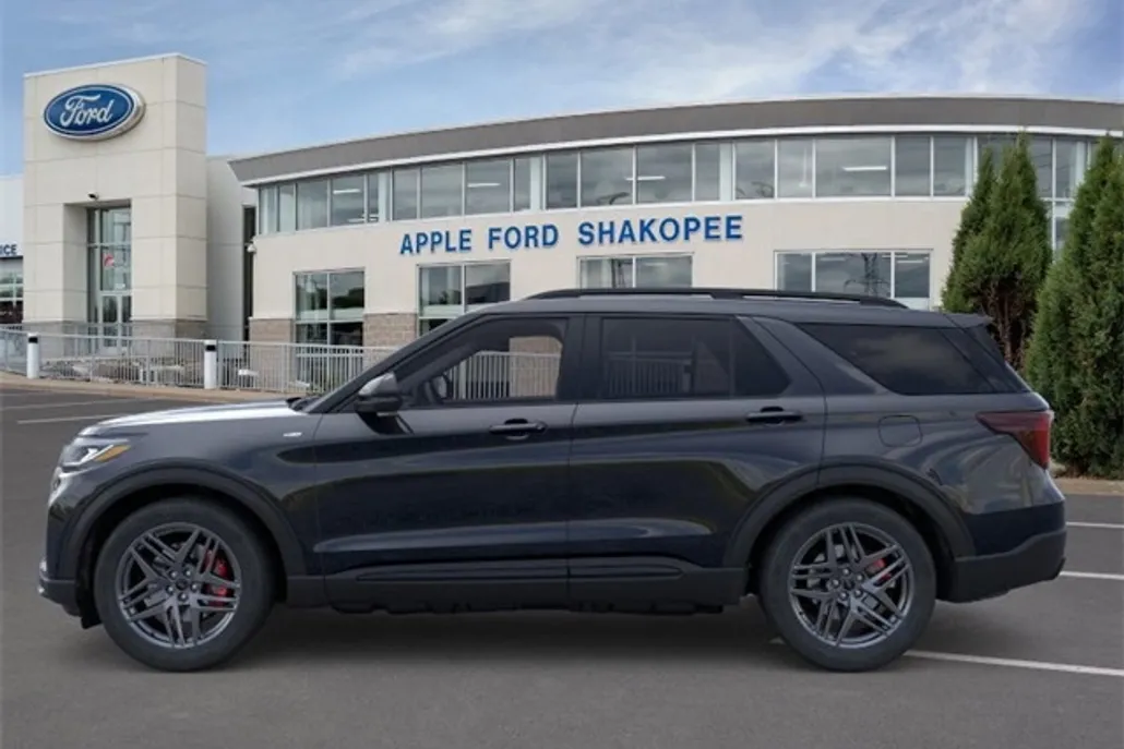 2025 Ford Explorer ST-Line photo 1