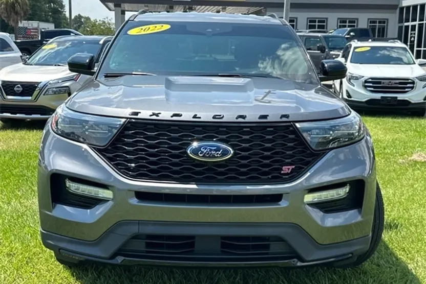 2022 Ford Explorer ST photo 1
