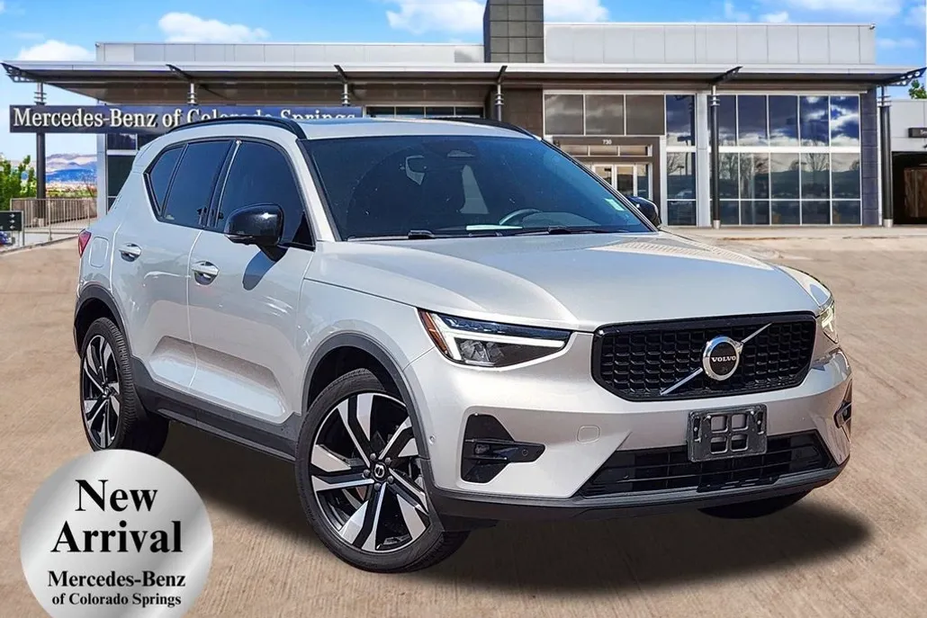 2023 Volvo XC40 AWD Plus photo 1