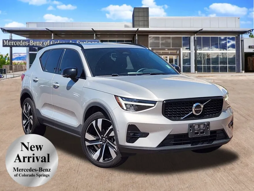 2023 Volvo XC40 AWD Plus photo 1