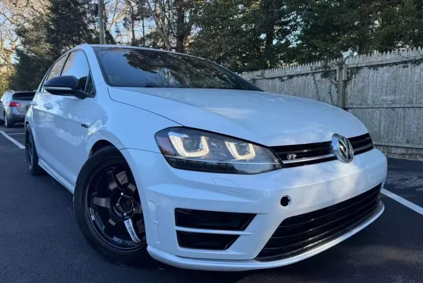 2016 Volkswagen Golf R photo 1