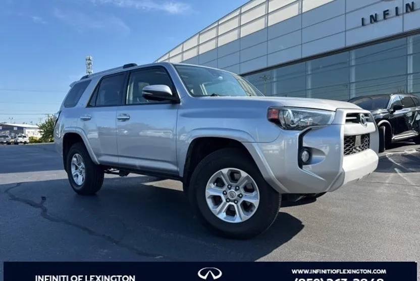 2020 Toyota 4Runner SR5 photo 1
